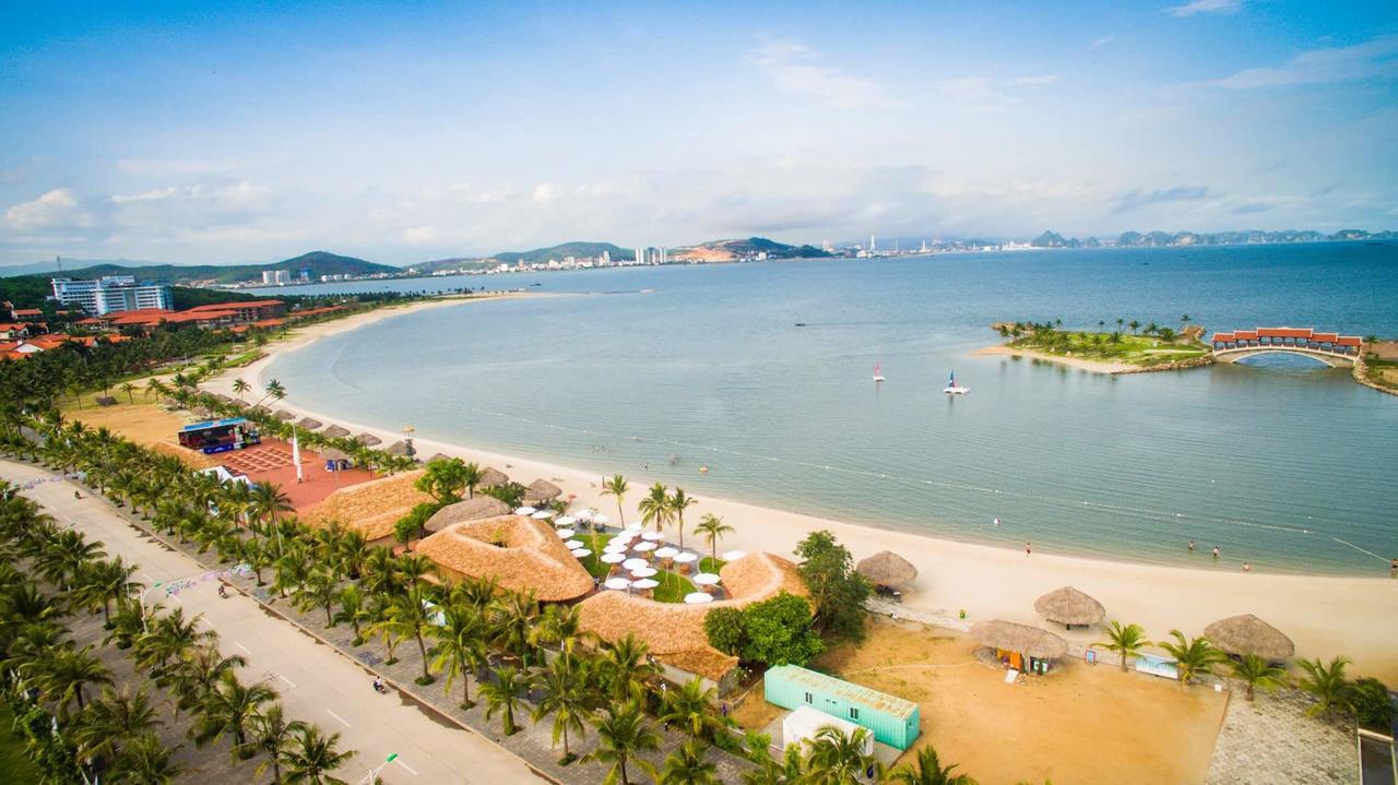 Moon Bay Ha Long Hotel Buitenkant foto